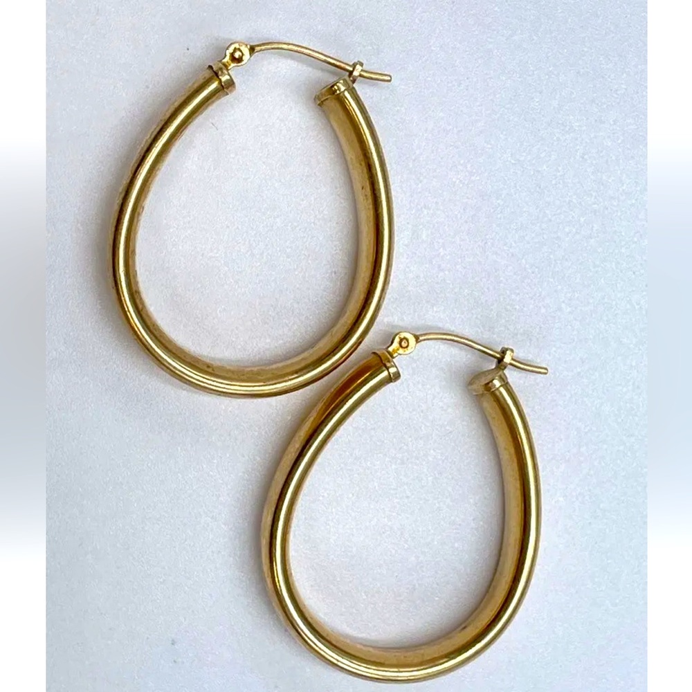 Fabulous Solid 14K Gold Chunky Oval Hoop Earrings. Preowned in good condition.